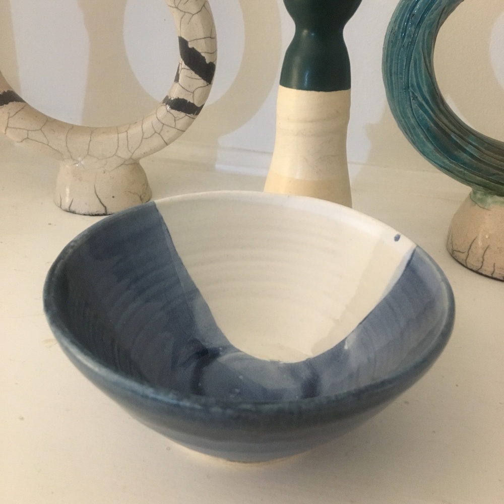Handmade pottery bowl- wheel thrown blue and white beachy small serving bowl β¨π - Picture 6 of 8